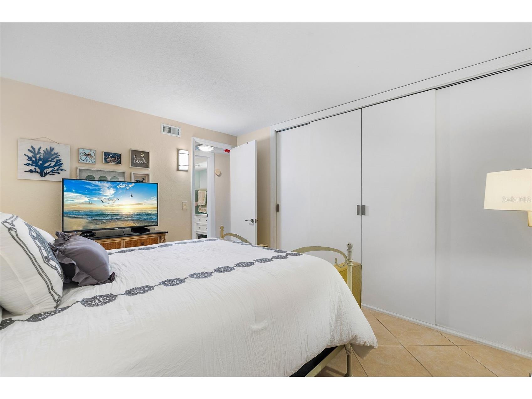 800 Benjamin Franklin Drive #110 Sarasota FL 34236 A4680696 image18