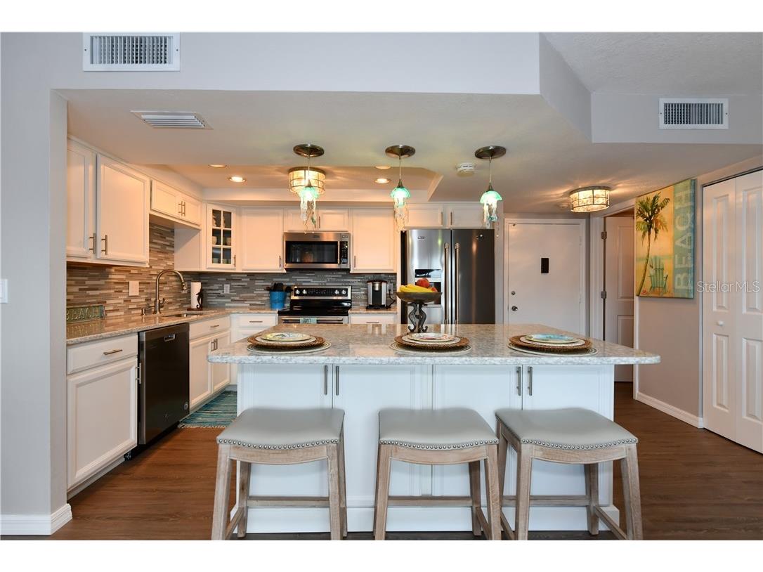 800 Benjamin Franklin Drive #403 Sarasota FL 34236 T3194049 image12