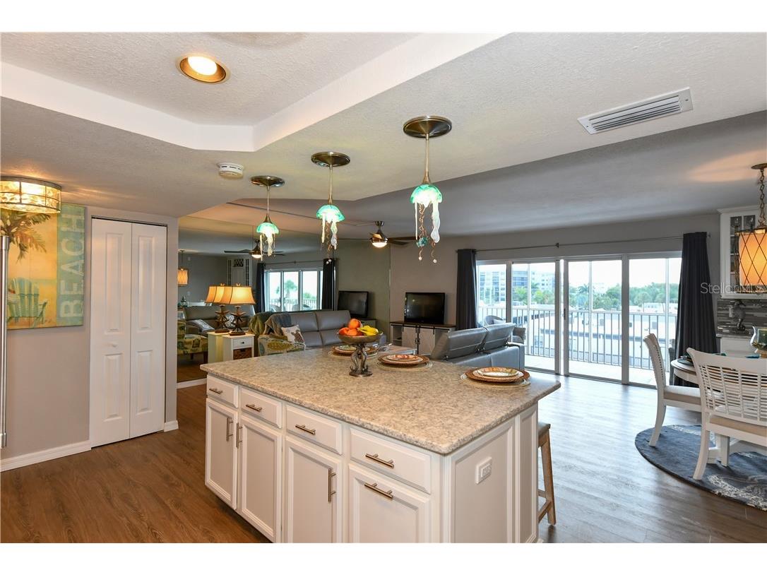 800 Benjamin Franklin Drive #403 Sarasota FL 34236 T3194049 image14