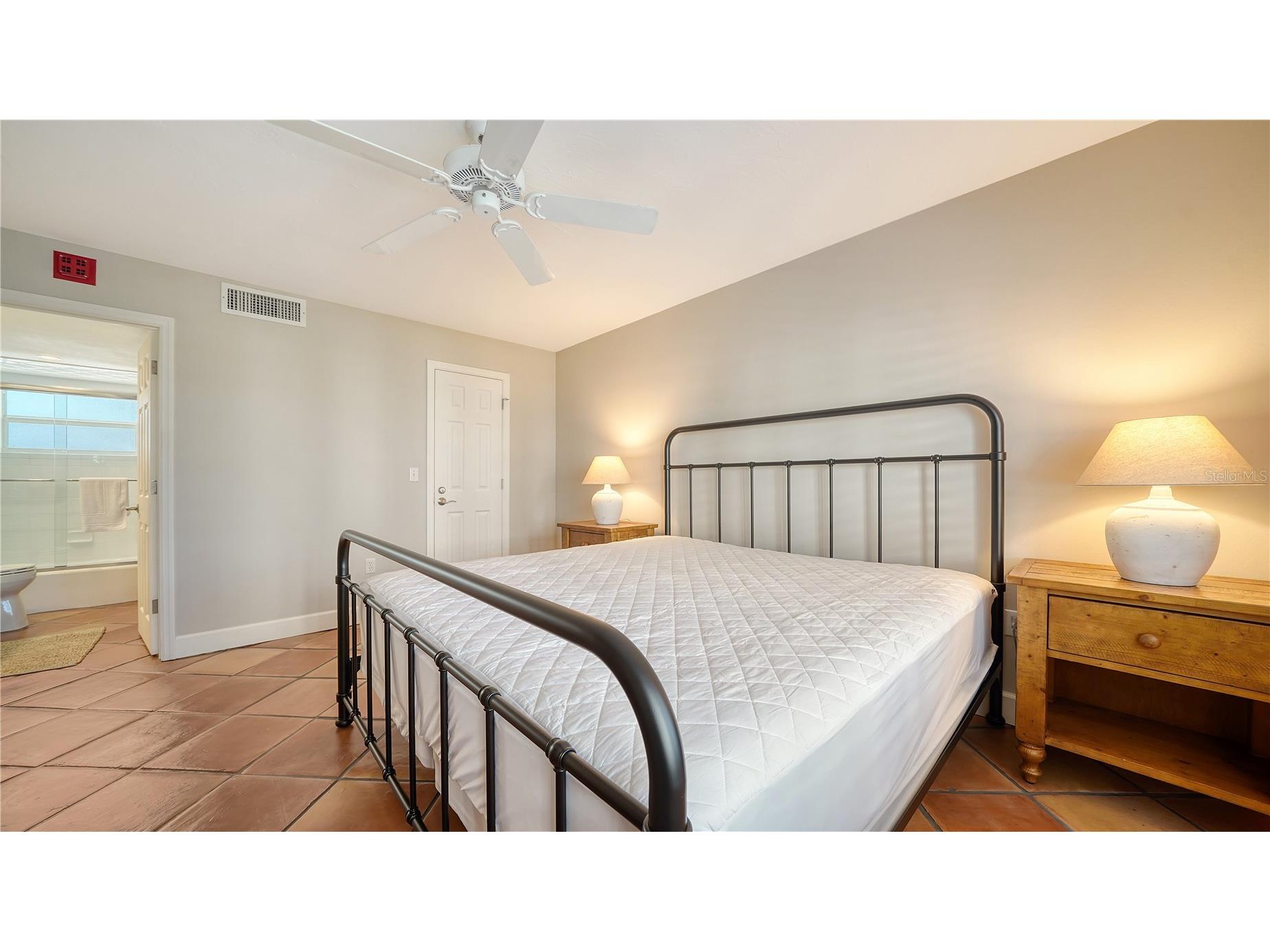 800 Benjamin Franklin Drive #406 Sarasota FL 34236 A4692189 image19
