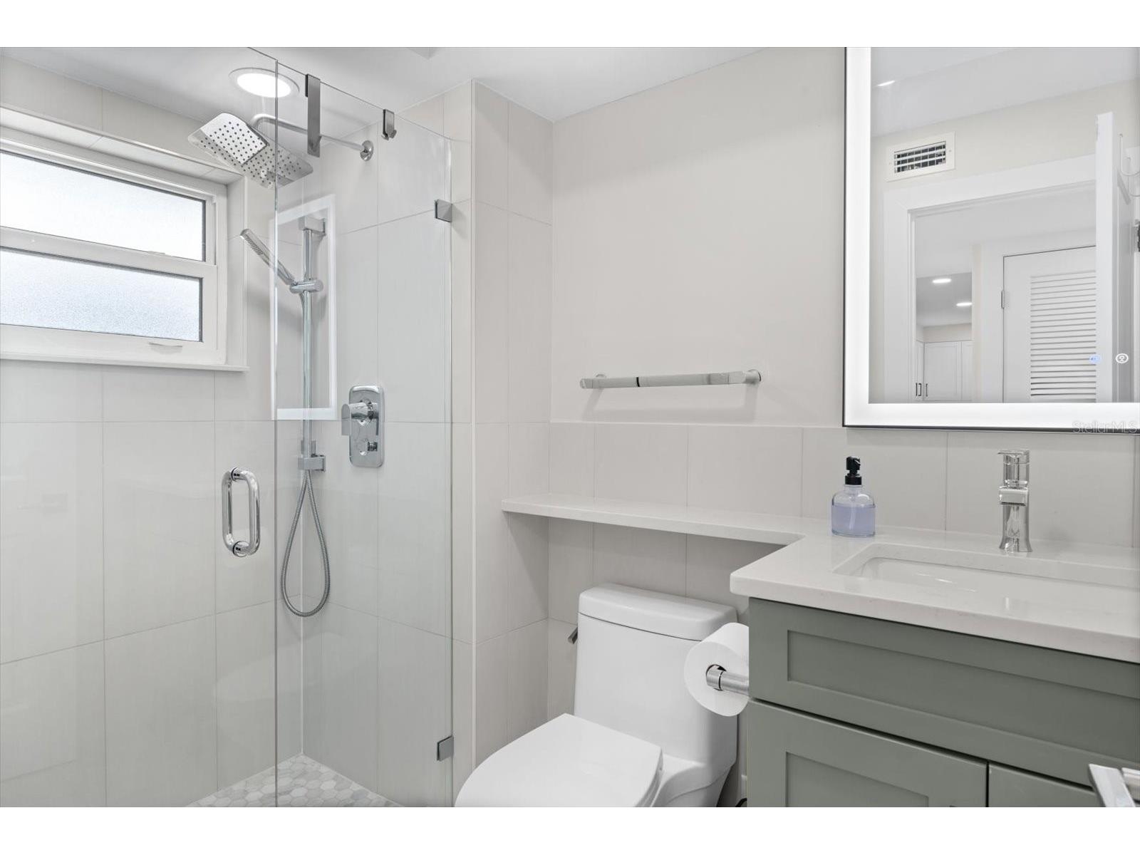 800 Benjamin Franklin Drive #505 Sarasota FL 34236 A4695740 image16