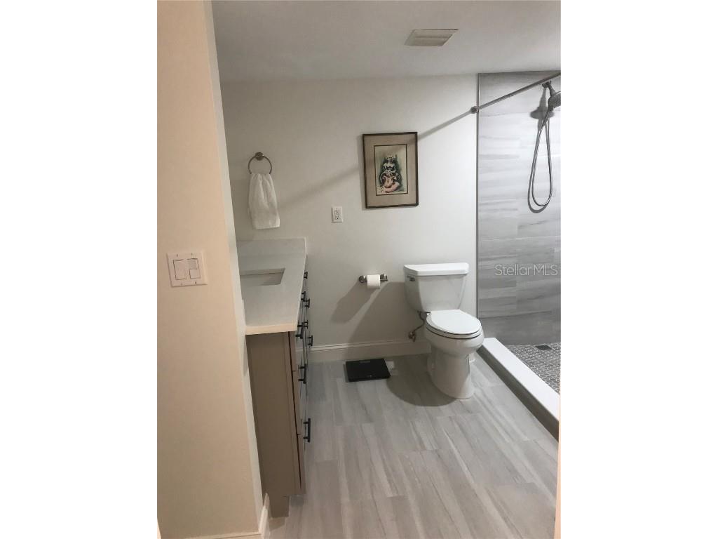 800 Benjamin Franklin Drive #704 Sarasota FL 34236 A4162708 image17