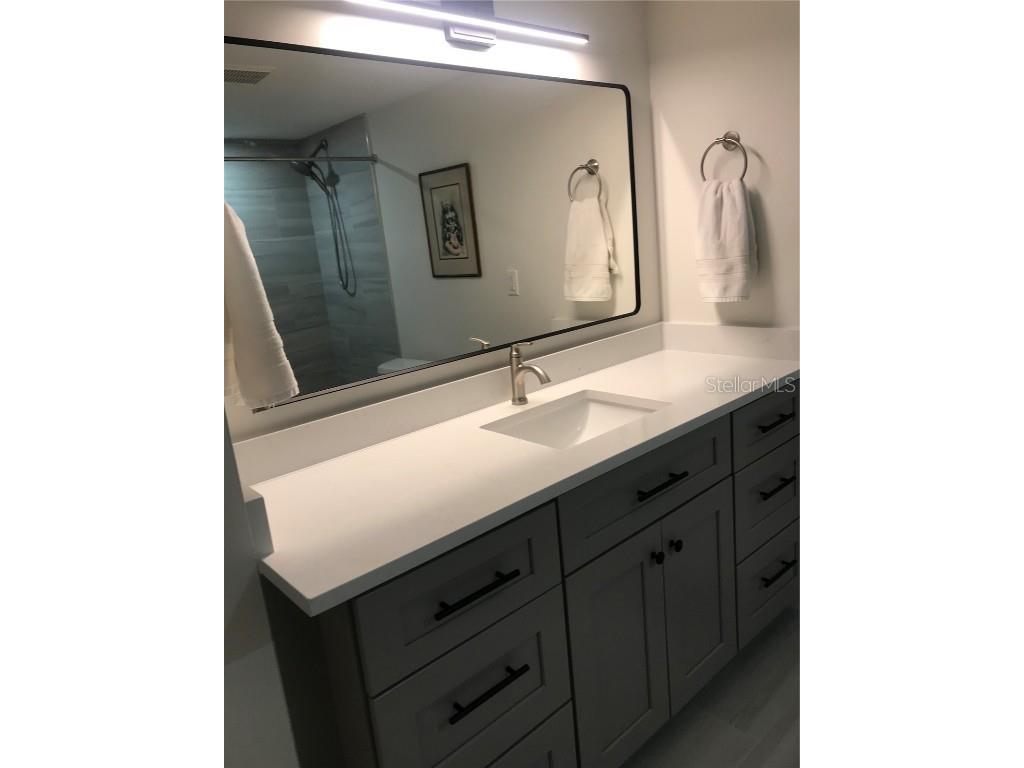 800 Benjamin Franklin Drive #704 Sarasota FL 34236 A4162708 image18