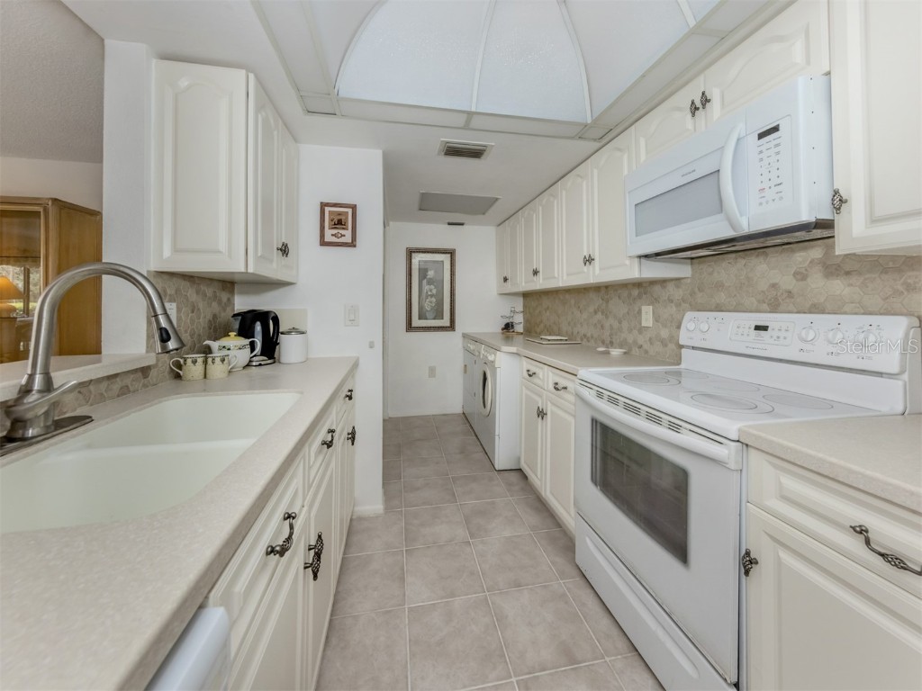 800 Capri Isles Boulevard #124 Venice FL 34292 N6138851 image6