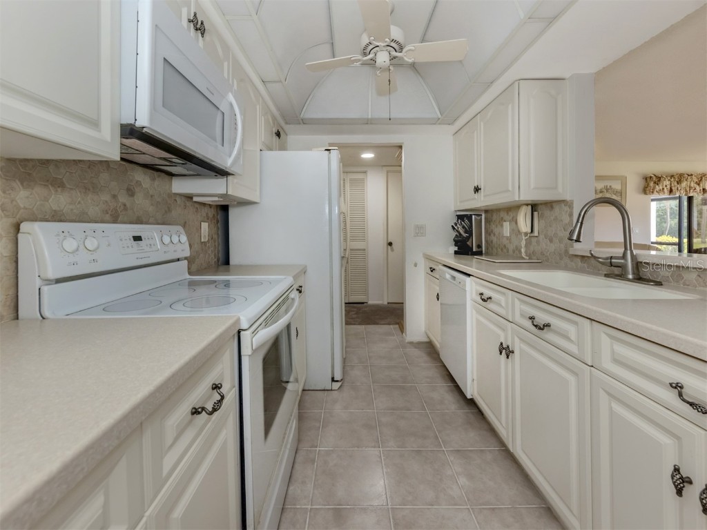 800 Capri Isles Boulevard #124 Venice FL 34292 N6138851 image7