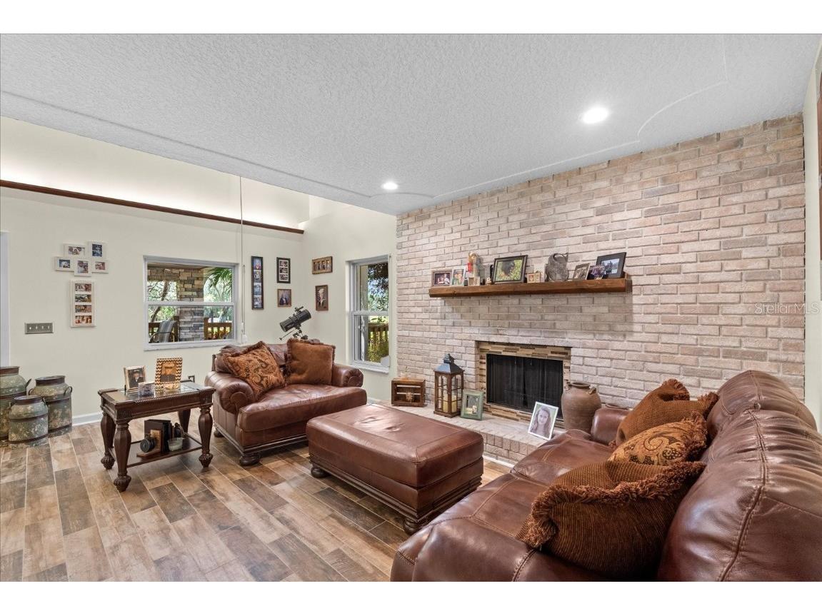 800 Hidden Oaks Lane Oak Hill FL 32759 V4942130 image10