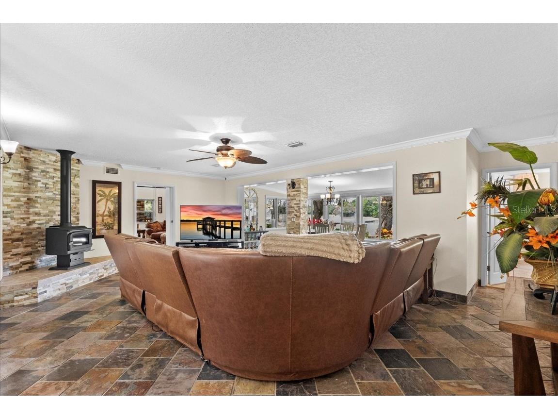 800 Hidden Oaks Lane Oak Hill FL 32759 V4942130 image22