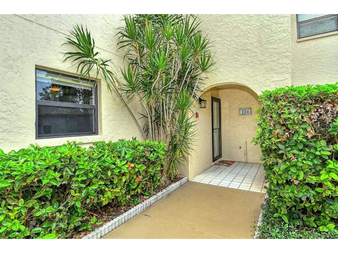 800 Hudson Avenue #104 Sarasota FL 34236 A4574166 image1