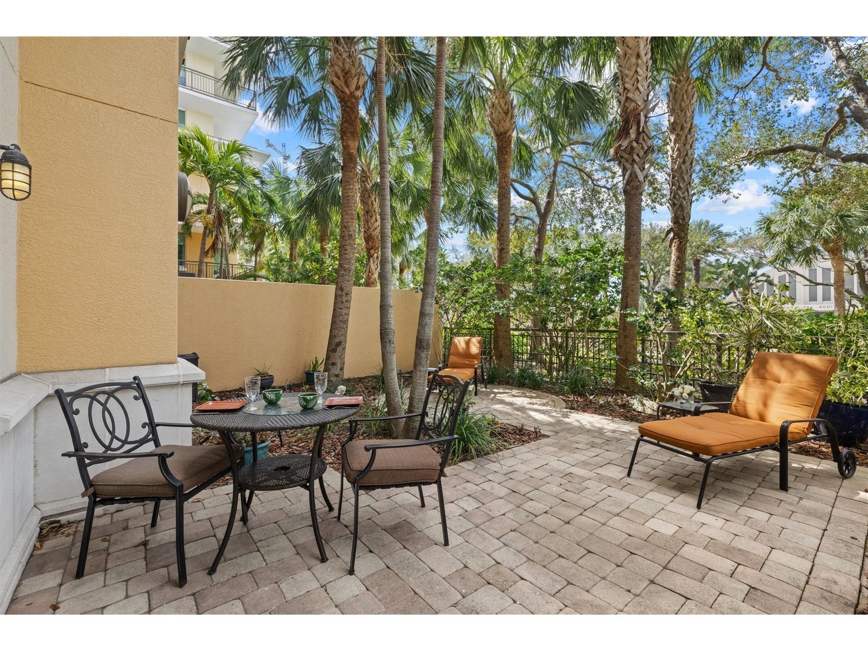800 N Tamiami Trail #103 Sarasota FL 34236 A4682840 image2