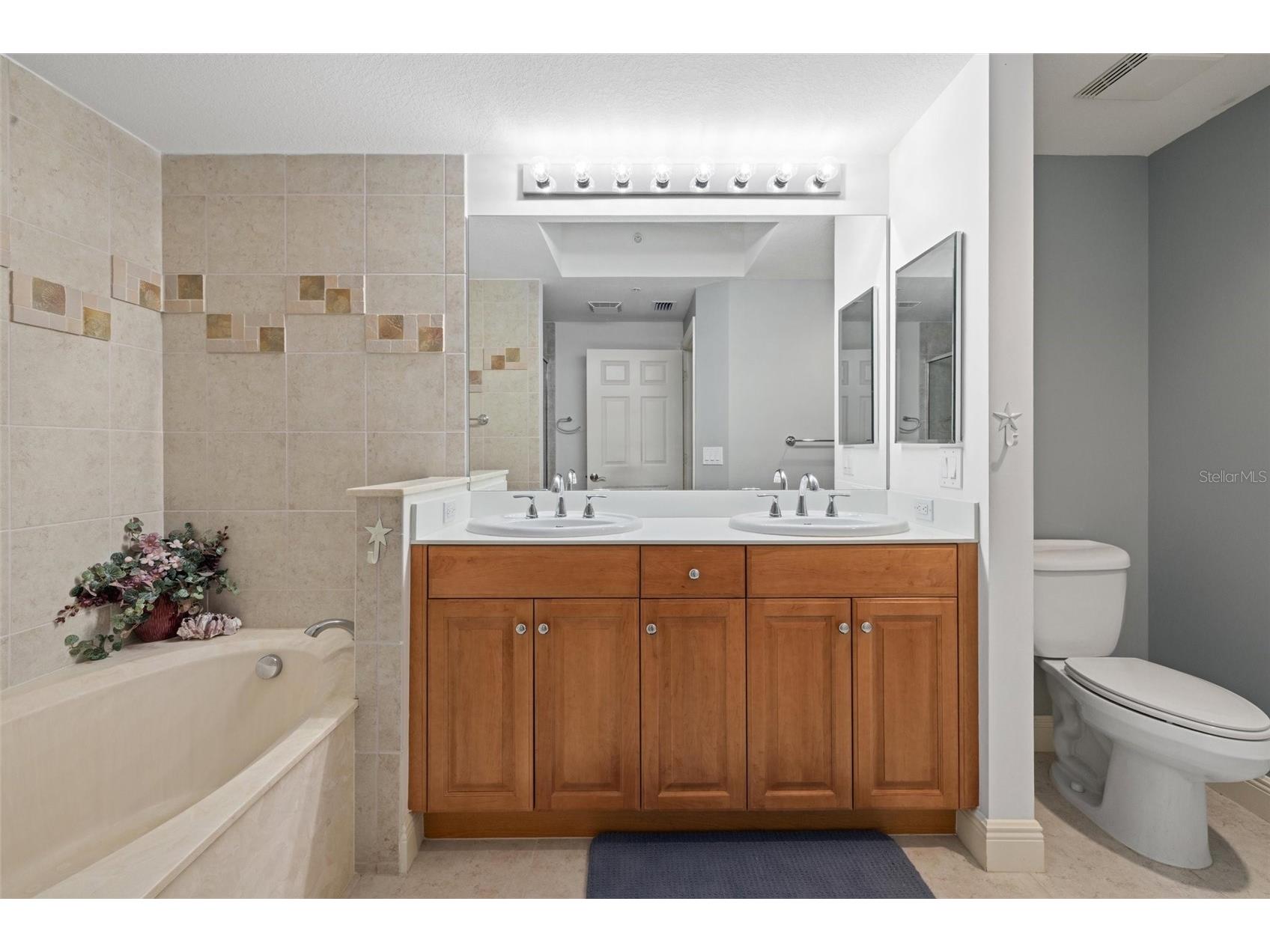 800 N Tamiami Trail #103 Sarasota FL 34236 A4682840 image23