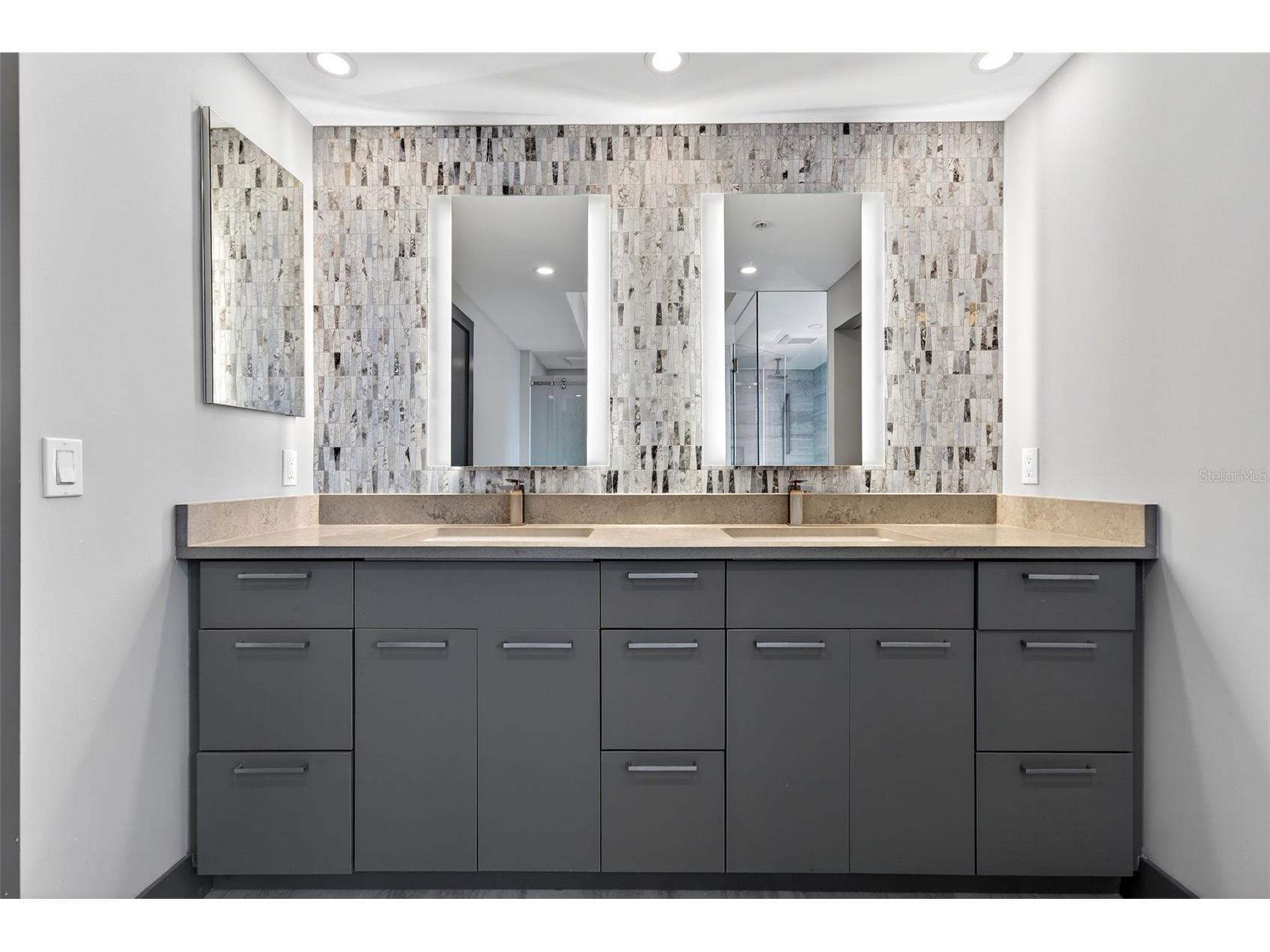 800 N Tamiami Trail #1217 Sarasota FL 34236 A4685306 image40