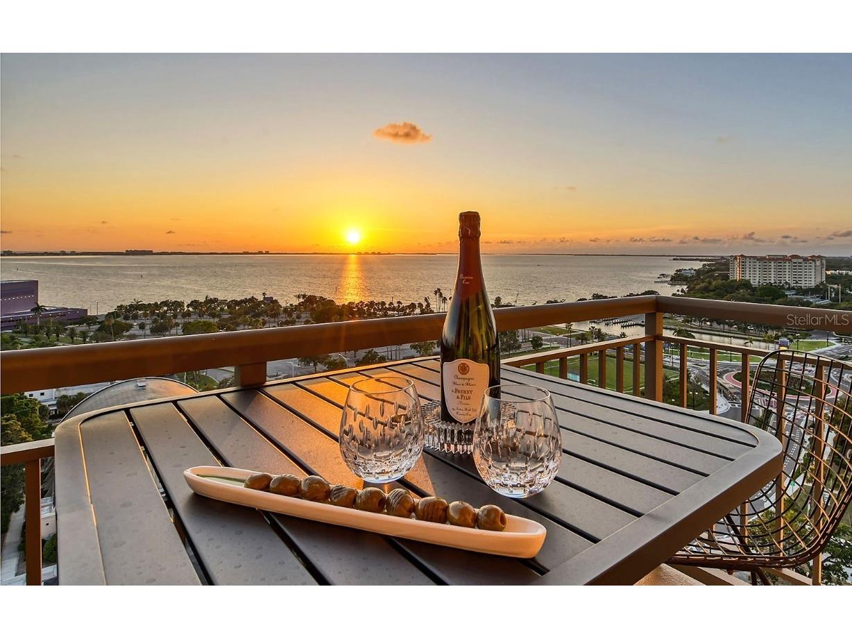 800 N Tamiami Trail #1507 Sarasota FL 34236 - SARASOTA BAY A4573113 image1