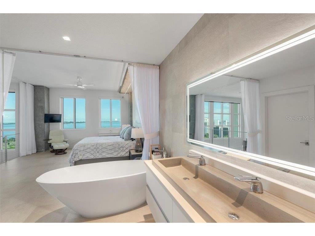 800 N Tamiami Trail #1603 Sarasota FL 34236 - SARASOTA BAY A4669042 image34