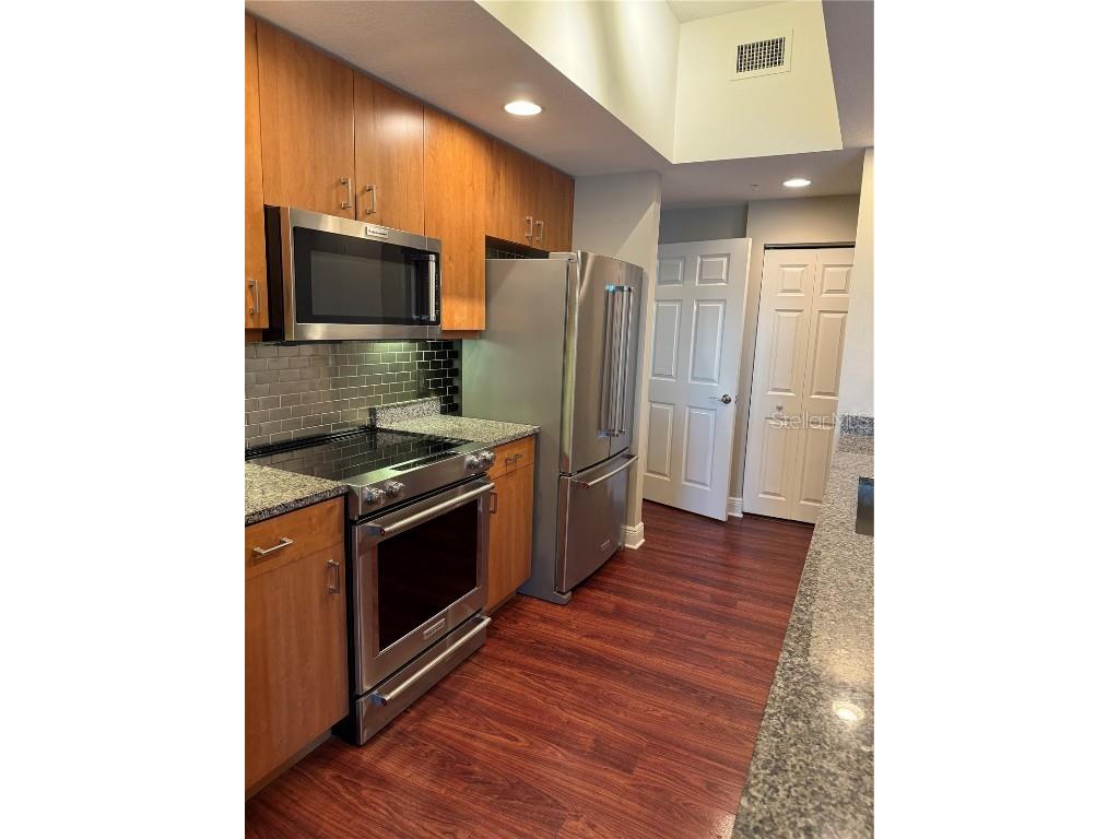 800 N Tamiami Trail #211 Sarasota FL 34236 A4672948 image5