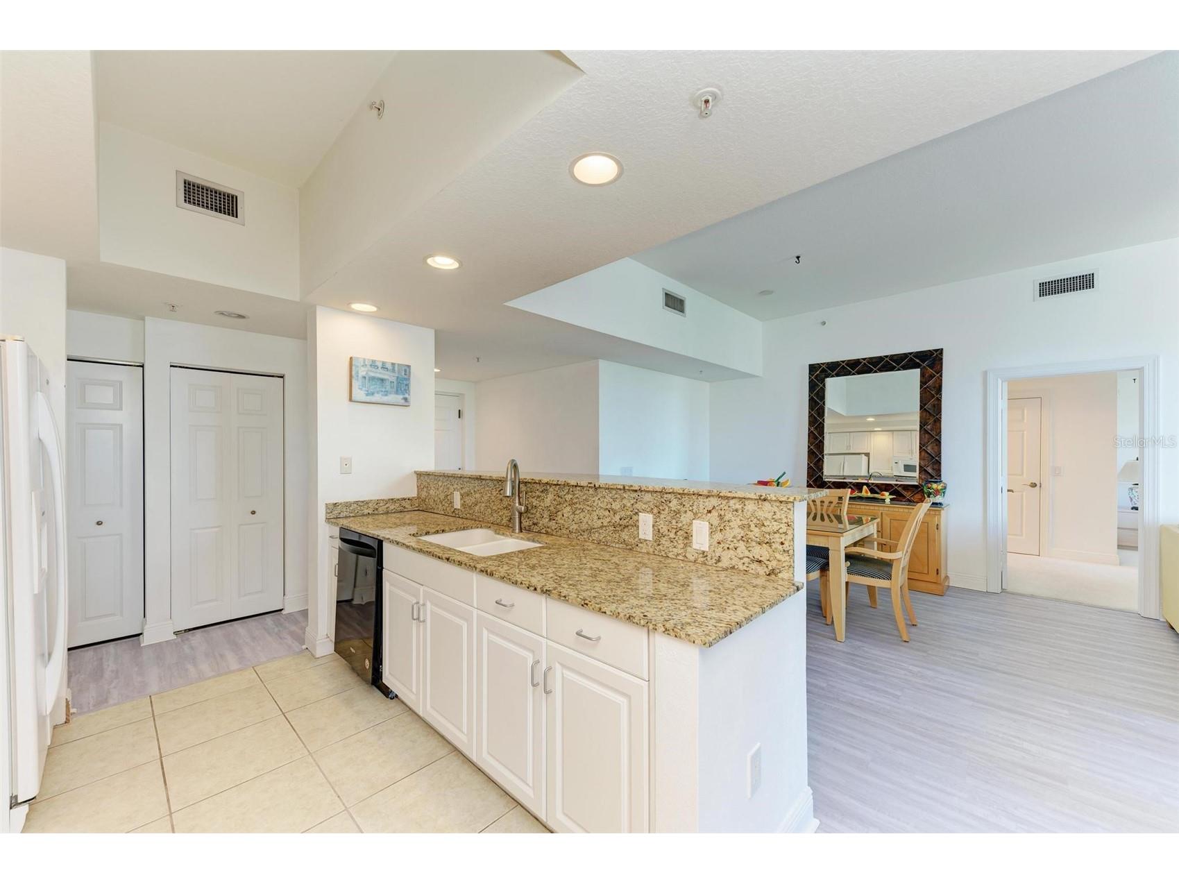 800 N Tamiami Trail #212 Sarasota FL 34236 N6140378 image27