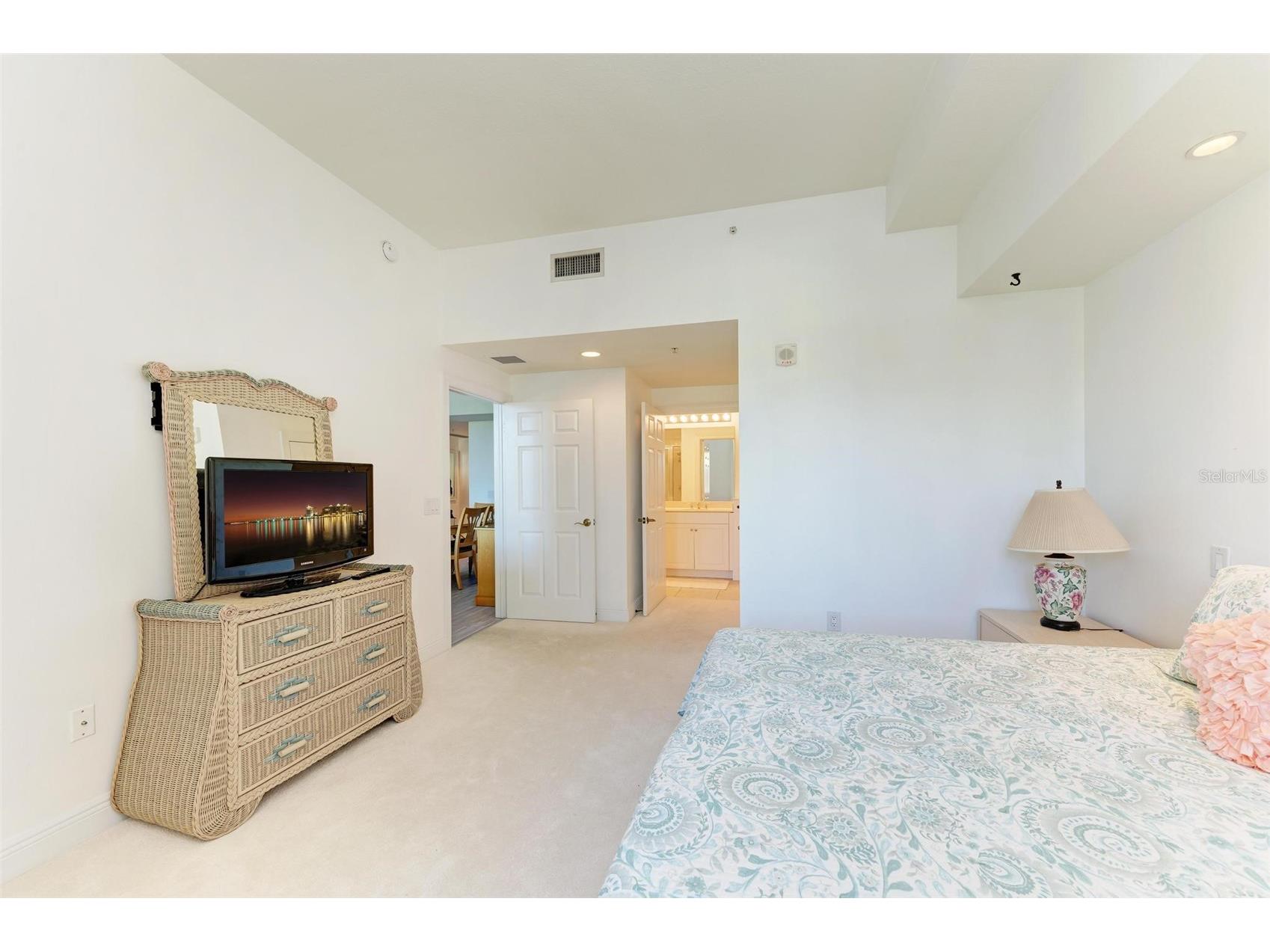 800 N Tamiami Trail #212 Sarasota FL 34236 N6140378 image35