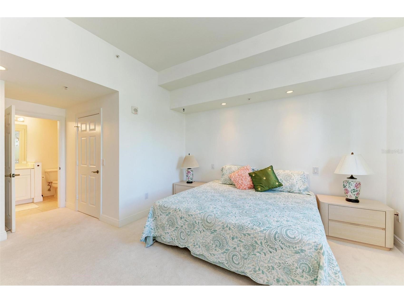 800 N Tamiami Trail #212 Sarasota FL 34236 N6140378 image36