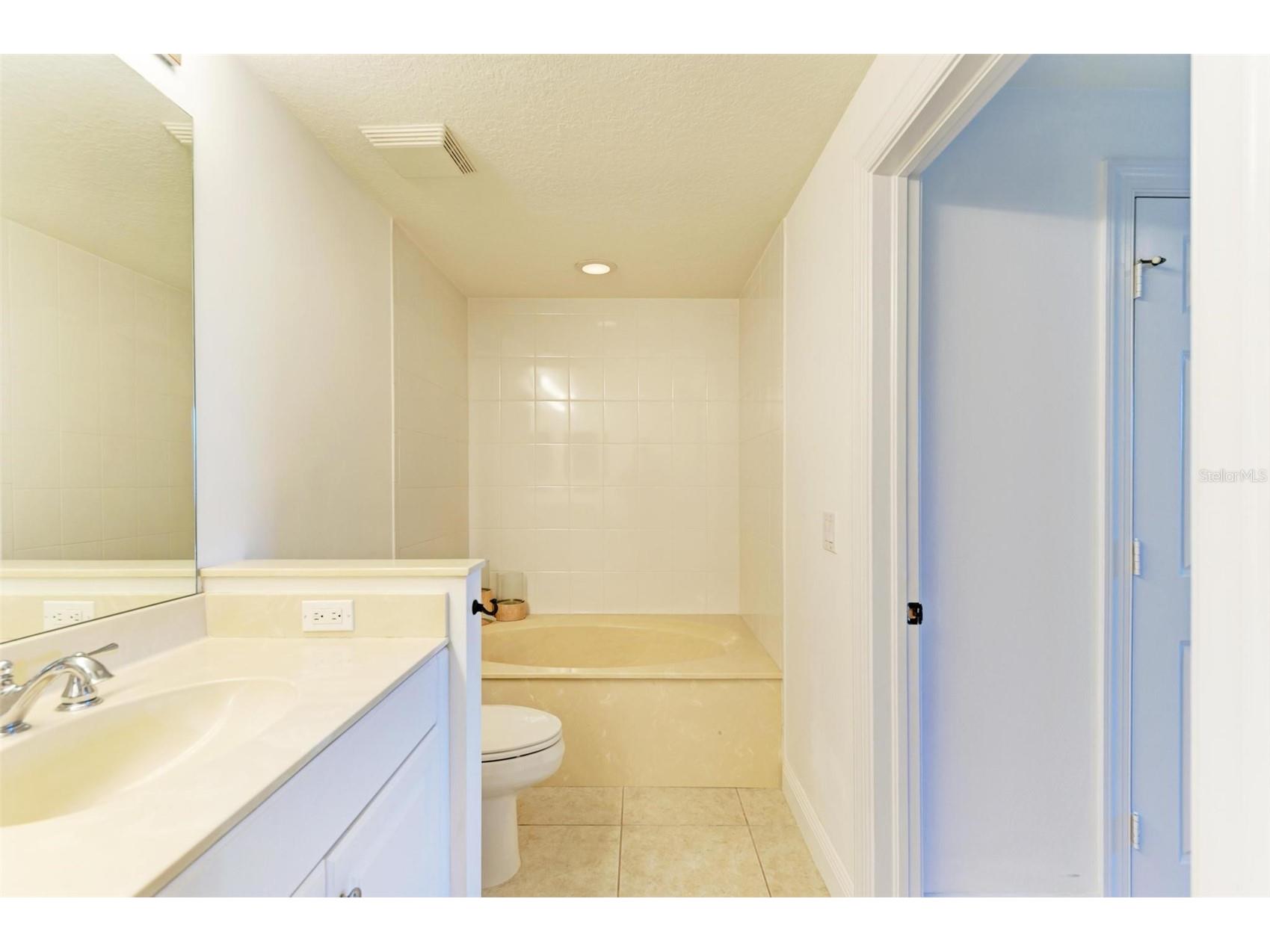 800 N Tamiami Trail #212 Sarasota FL 34236 N6140378 image38