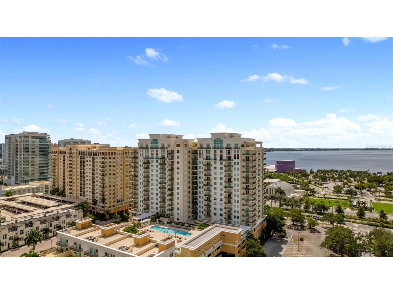 800 N Tamiami Trail #402 Sarasota FL 34236 A4621494 image1