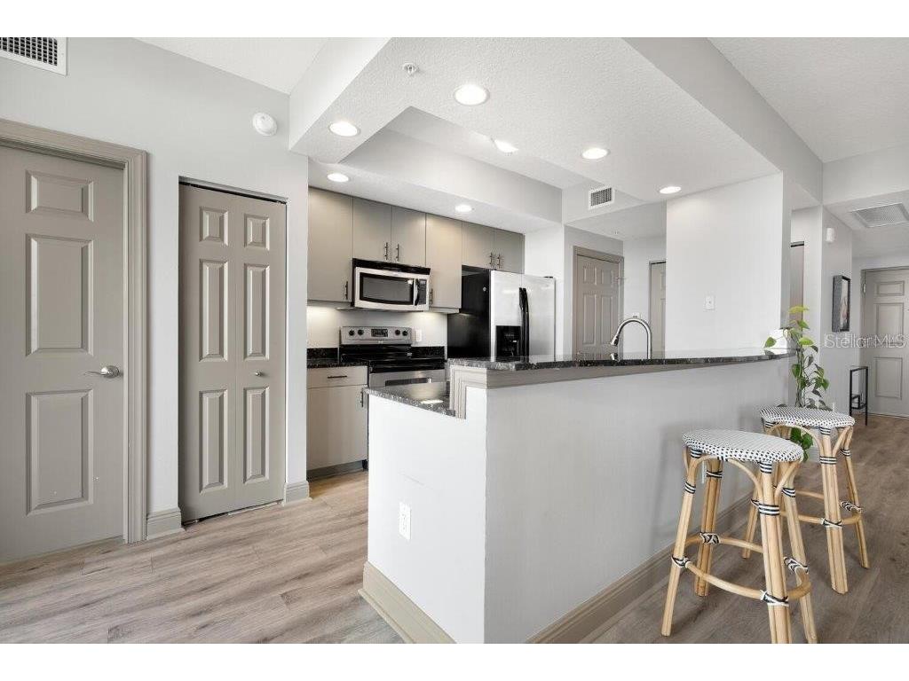 800 N Tamiami Trail #405 Sarasota FL 34236 A4677207 image13