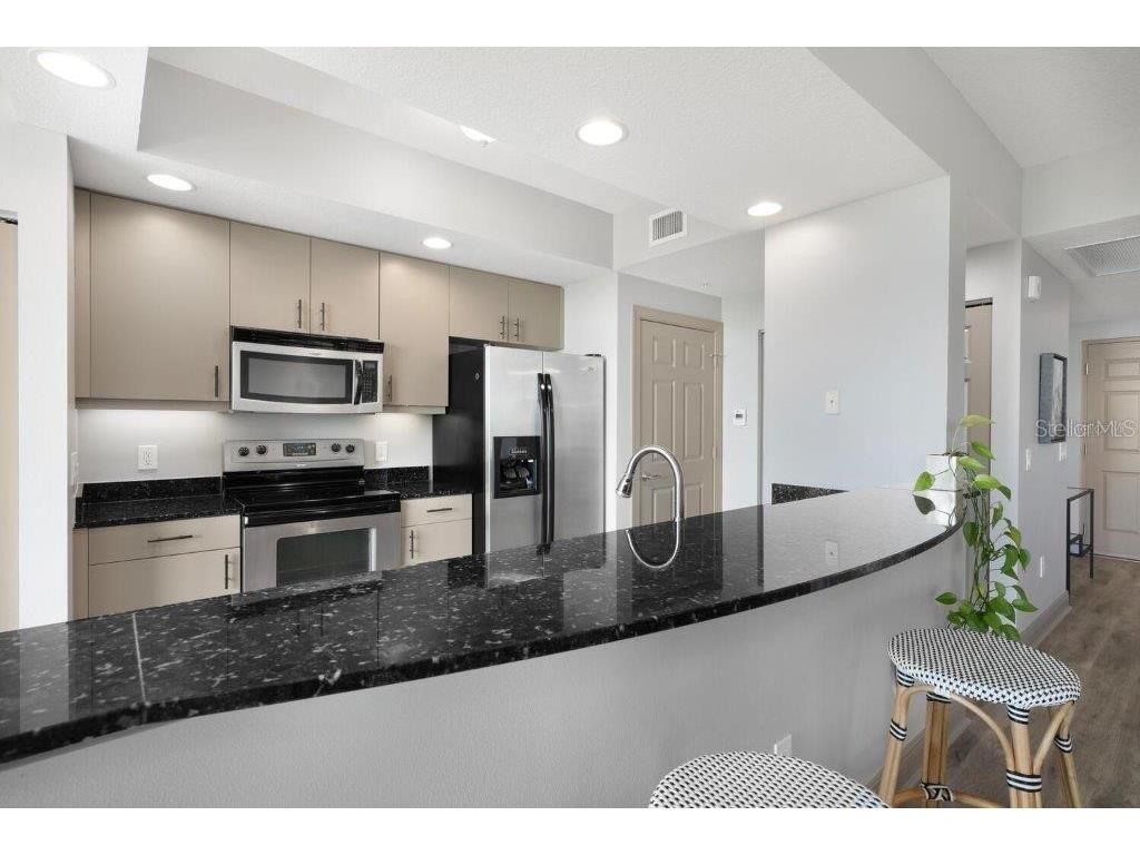 800 N Tamiami Trail #405 Sarasota FL 34236 A4677207 image14