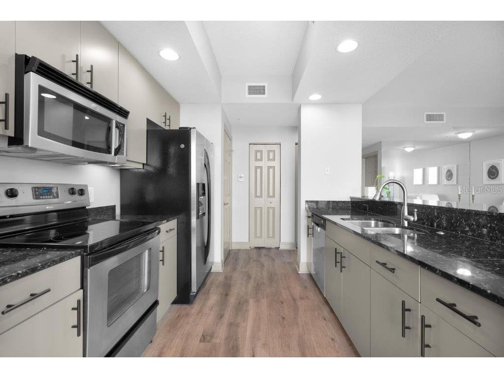 800 N Tamiami Trail #405 Sarasota FL 34236 A4677207 image15