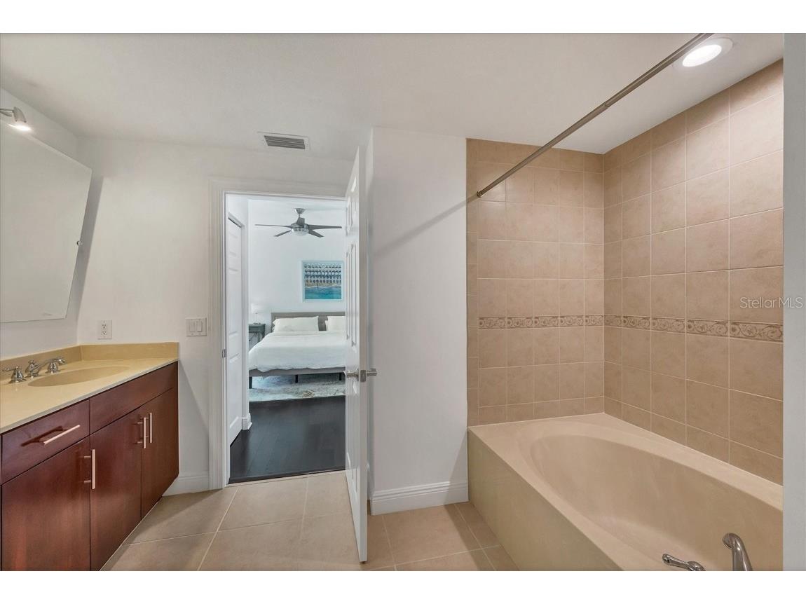 800 N Tamiami Trail #509 Sarasota FL 34236 A4642835 image21