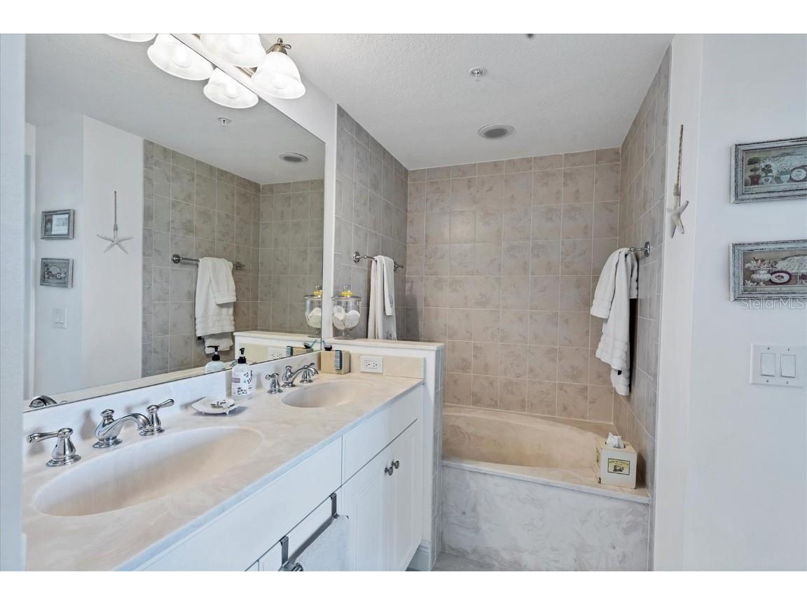 800 N Tamiami Trail #604 Sarasota FL 34236 A4652403 image24