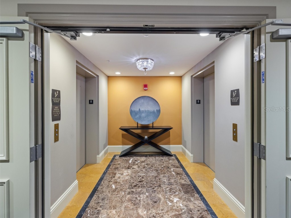 800 N Tamiami Trail #806 Sarasota FL 34236 - SARASOTA BAY A4627683 image1