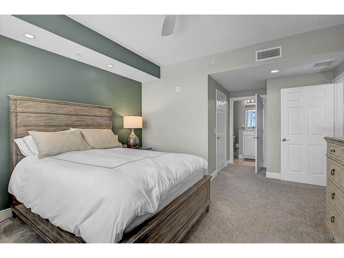 800 N Tamiami Trail #910 Sarasota FL 34236 A4681458 image19