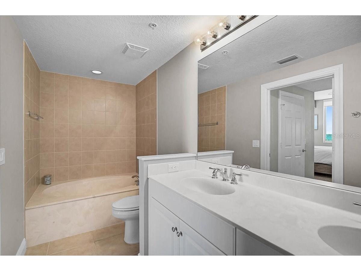 800 N Tamiami Trail #910 Sarasota FL 34236 A4681458 image21