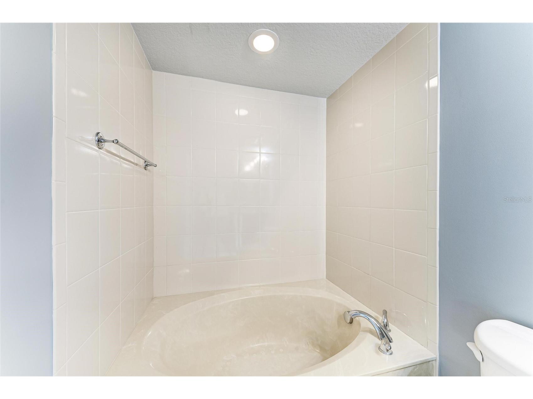 800 N Tamiami Trl #1010 Sarasota FL 34236 A4661950 image33