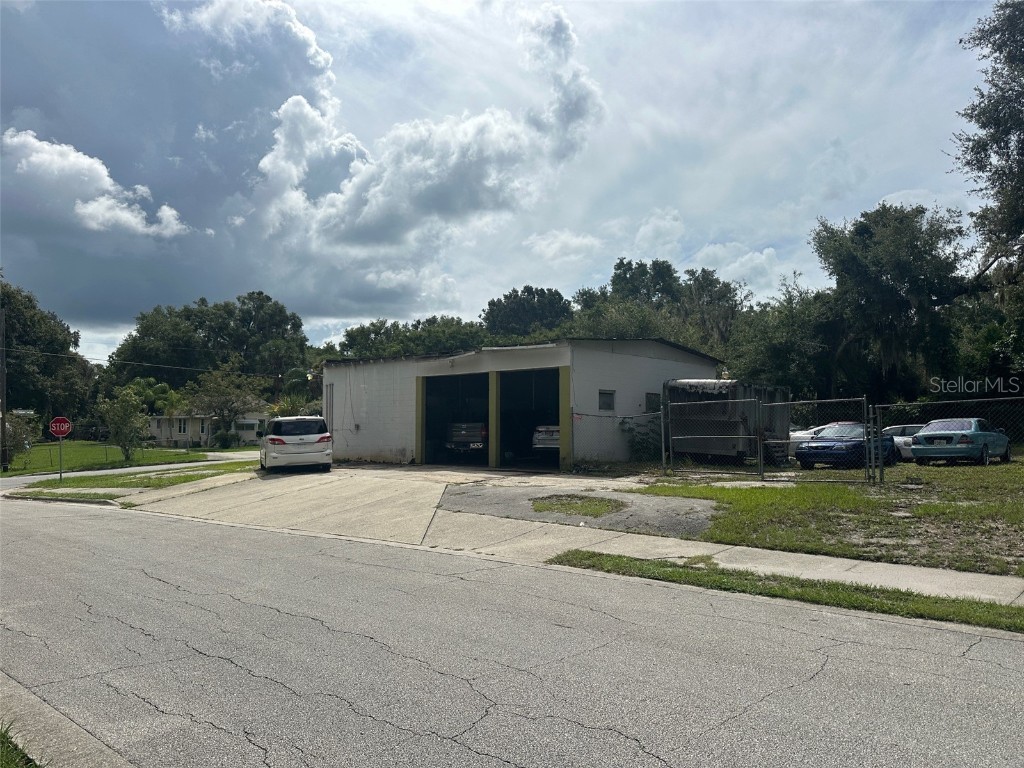 800 S Adelle Avenue Deland FL 32720 V4945249 image1
