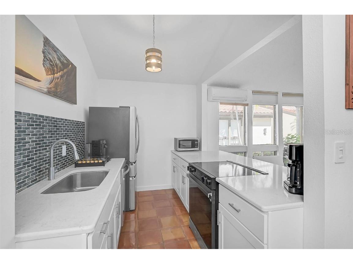 800 S Blvd Of Presidents #12 Sarasota FL 34236 A4672174 image10