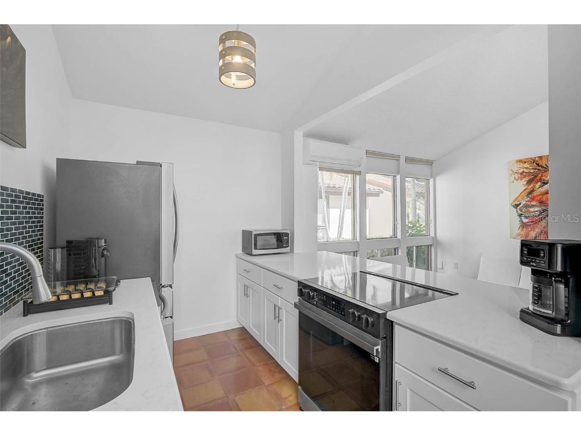 800 S Blvd Of Presidents #12 Sarasota FL 34236 A4672174 image11