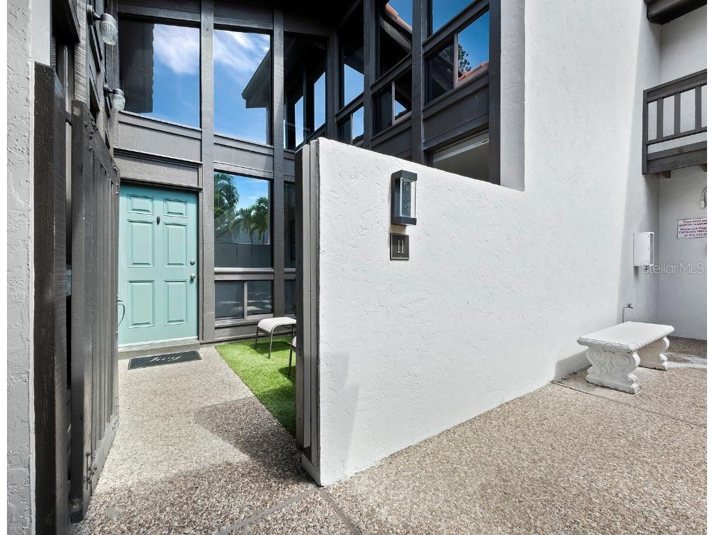 800 S Blvd Of The Presidents #11 Sarasota FL 34236 A4582468 image1