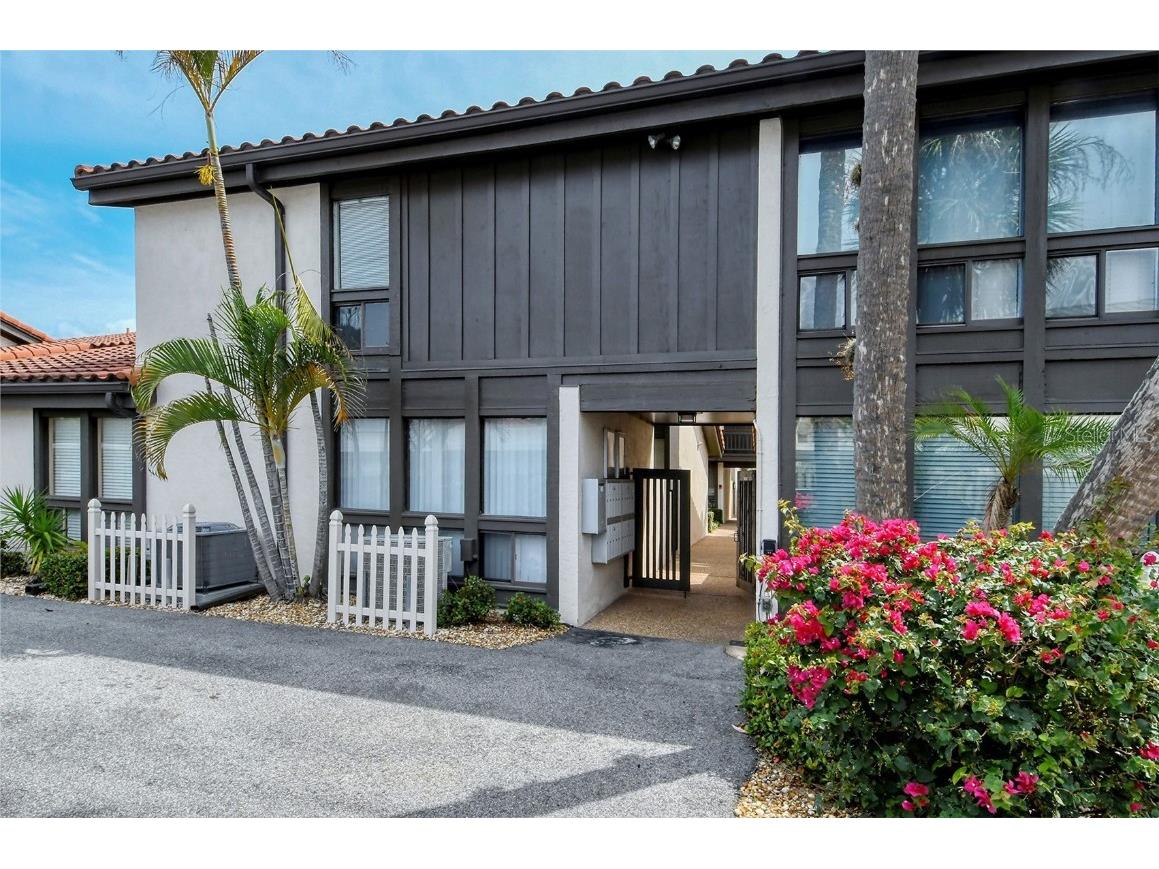 800 S Blvd Of The Presidents #15 Sarasota FL 34236 A4568355 image1