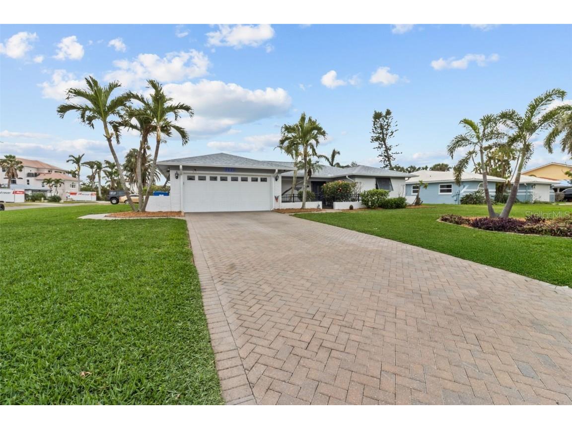 8000 13th Avenue S Saint Petersburg FL 33707 TB8354518 image1