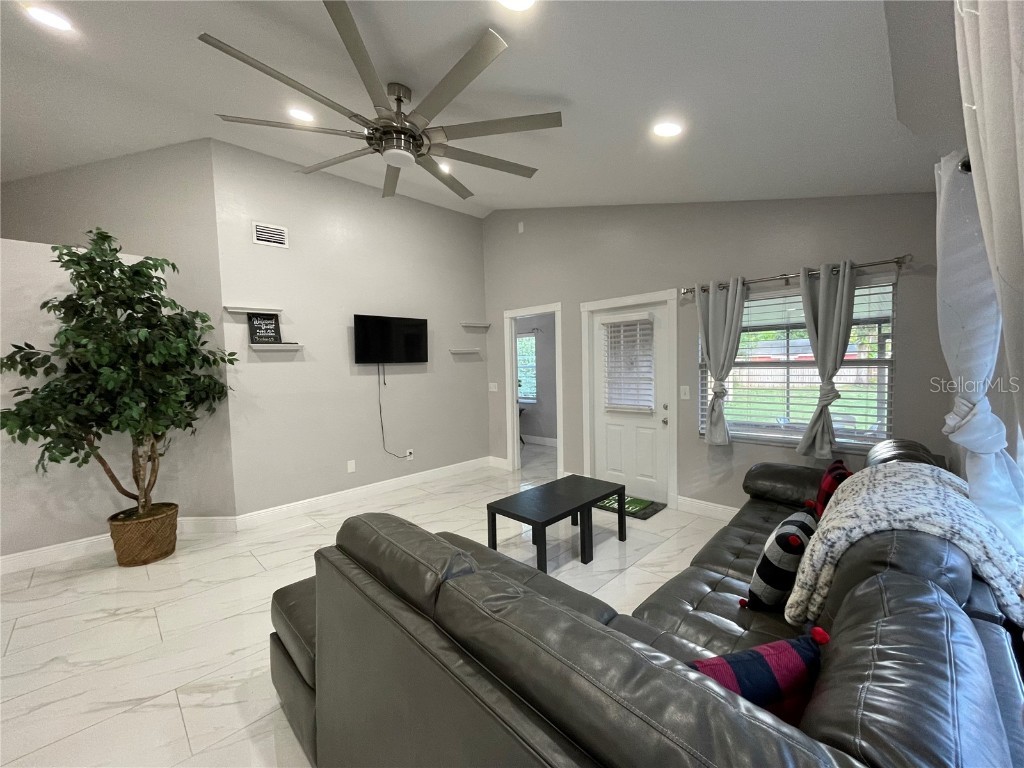 8001 N Gomez Avenue Tampa FL 33614 T3542154 image1