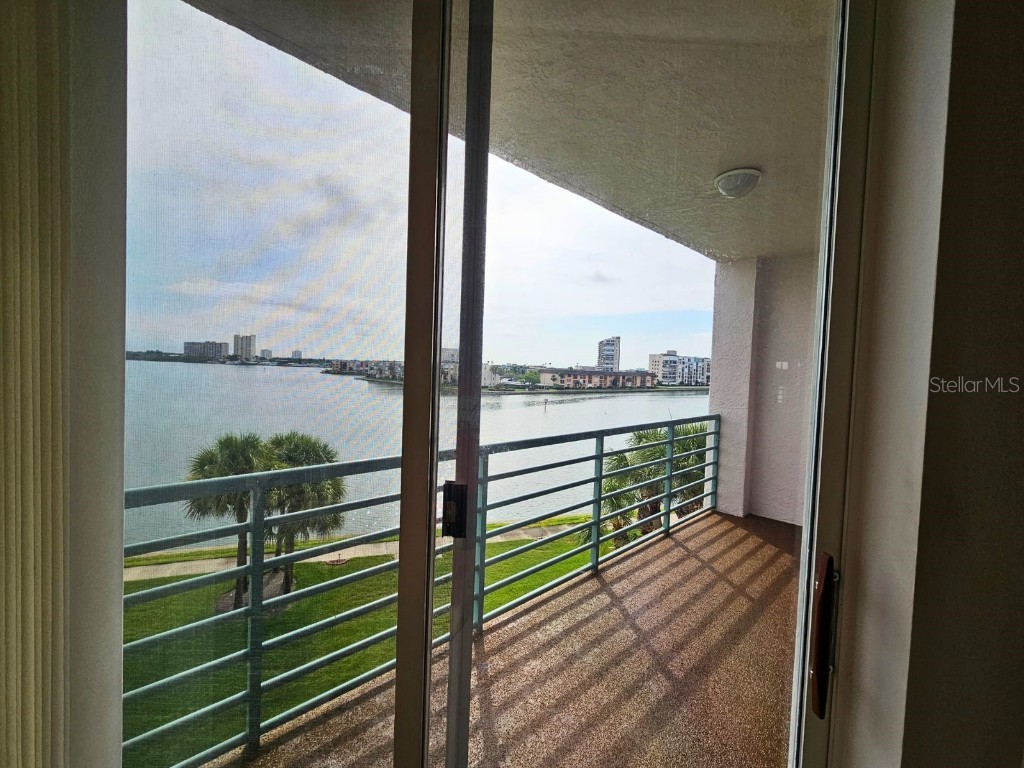 8001 Sailboat Key Boulevard S #303 Saint Pete Beach FL 33707 - BOCA CIEGA BAY S5086804 image1