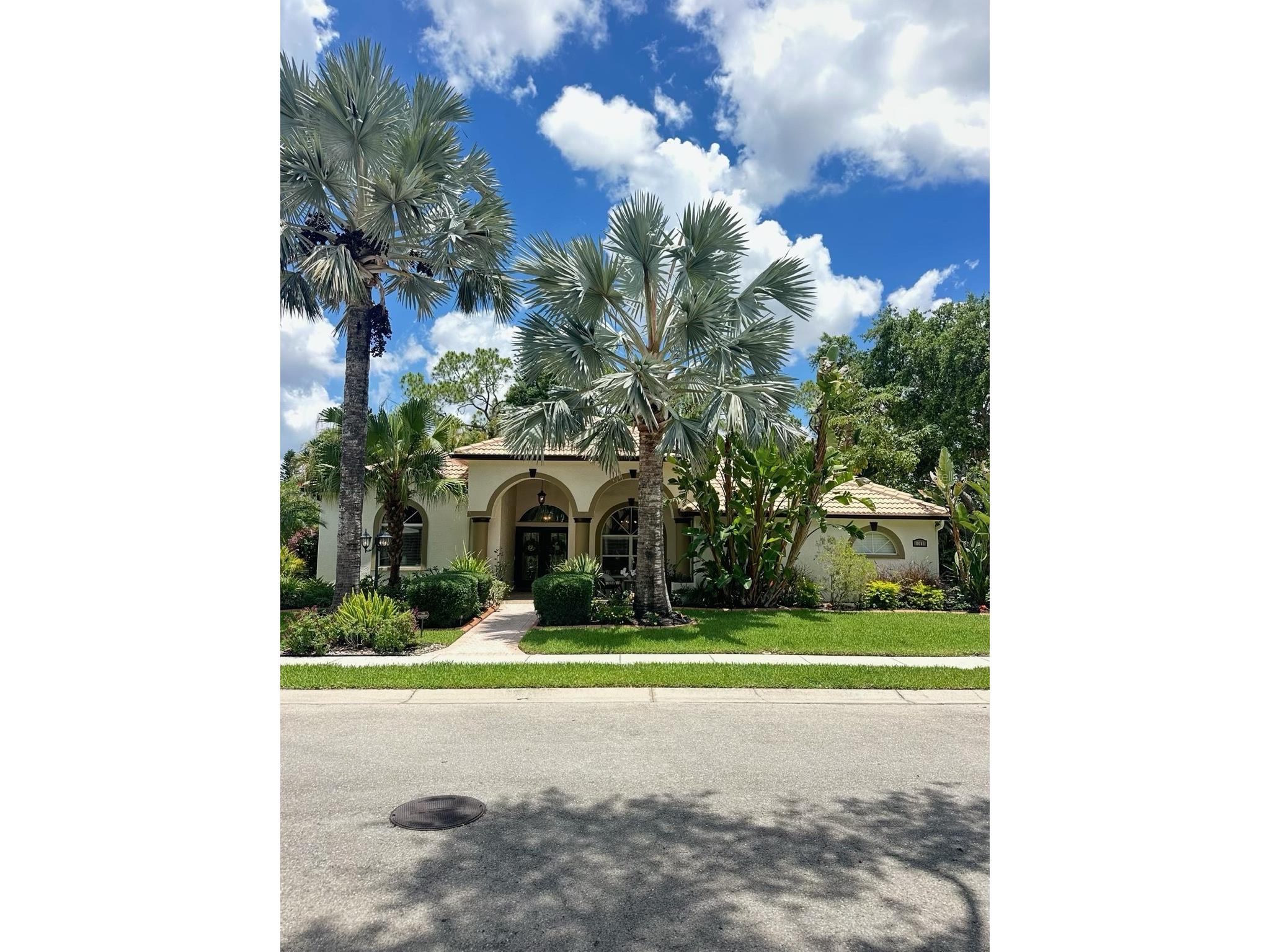 8005 Desoto Woods Drive Sarasota FL 34243 A4692173 image1