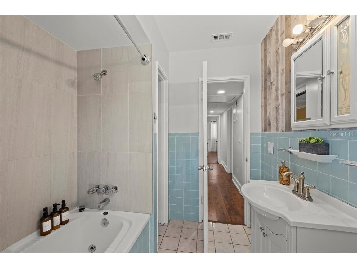 8006 N Ola Avenue Tampa FL 33604 TB8356051 image17