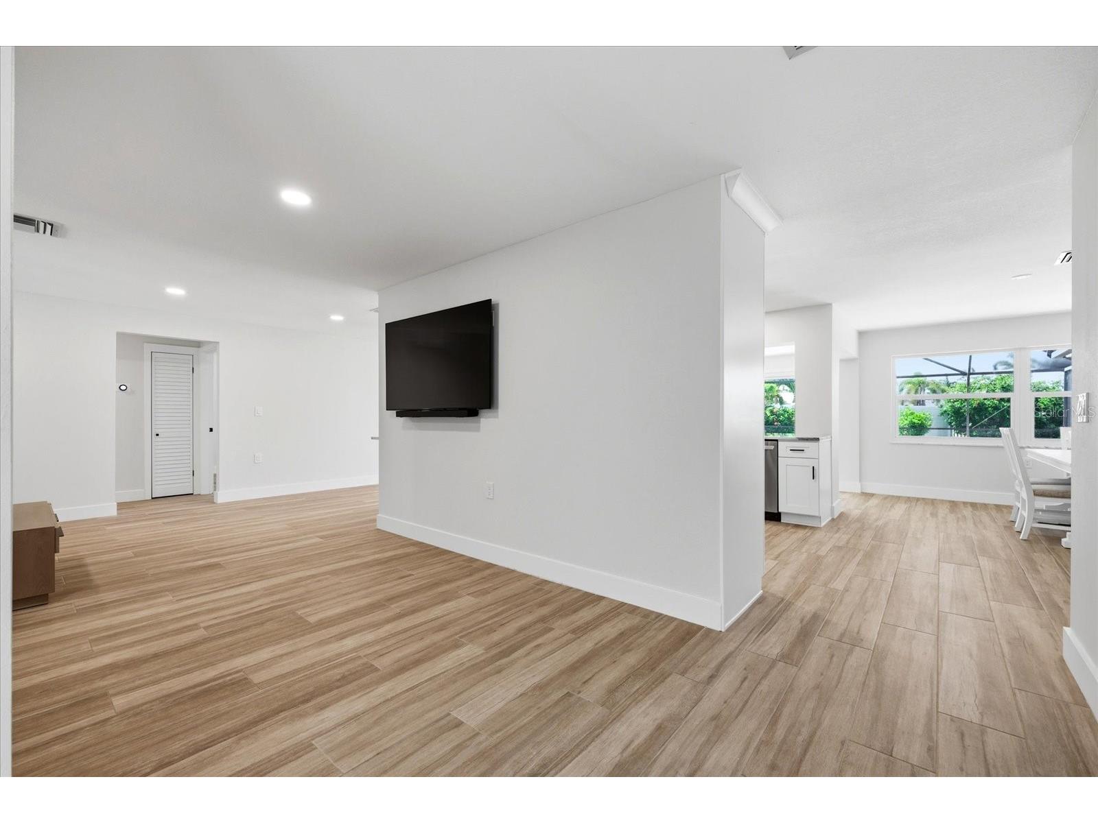 8008 13th Avenue S Saint Petersburg FL 33707 TB8508927 image29