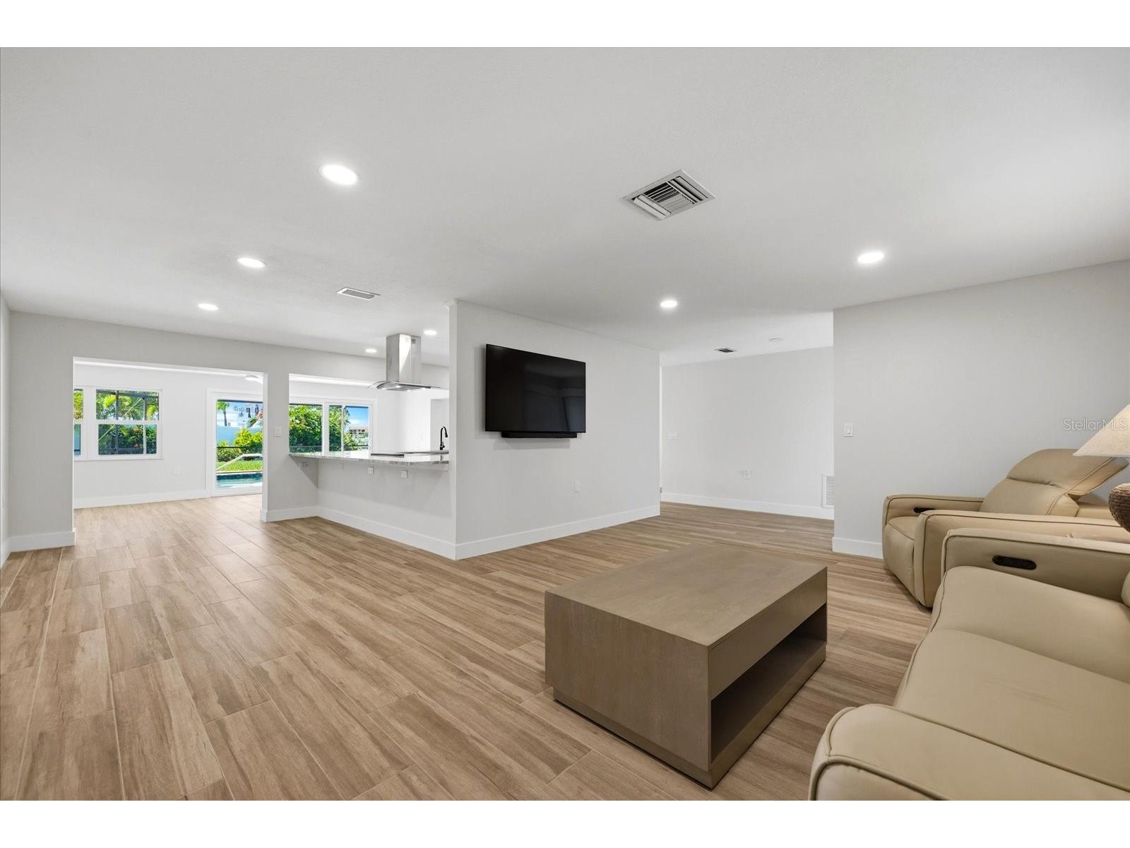 8008 13th Avenue S Saint Petersburg FL 33707 TB8508927 image32