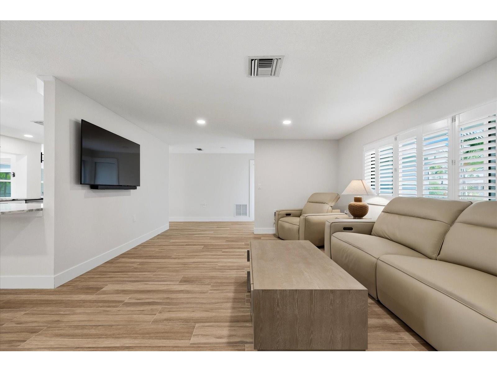 8008 13th Avenue S Saint Petersburg FL 33707 TB8508927 image33