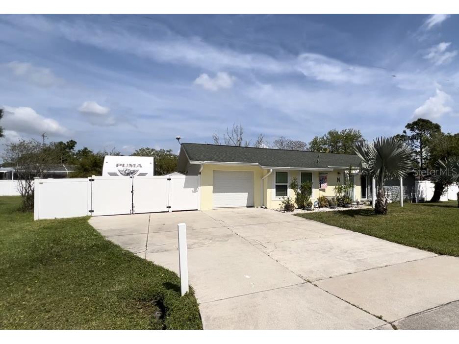 8008 25th Street E Parrish FL 34219 A4563648 image1