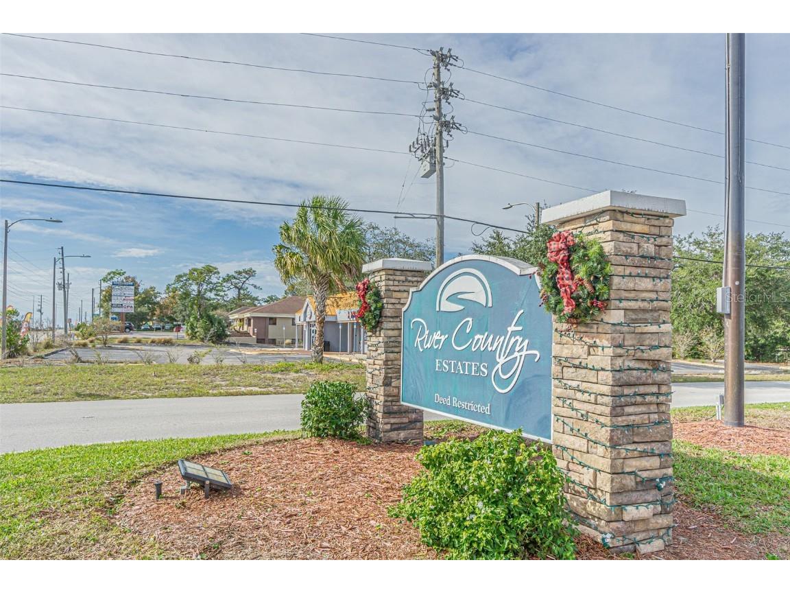 8008 Floral Drive Weeki Wachee FL 34607 T3489504 image1