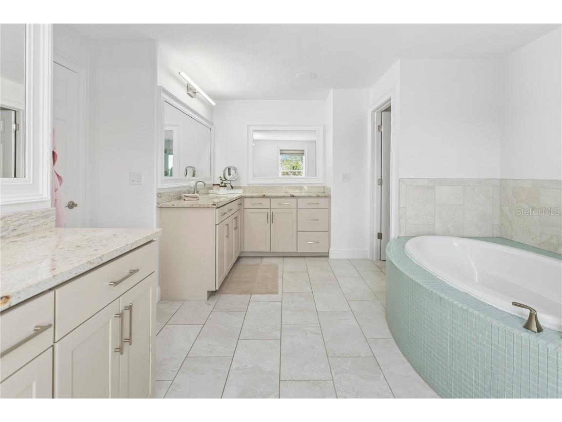 8008 Midnight Pass Road Sarasota FL 34242 - HERON LAGOON A4672889 image26