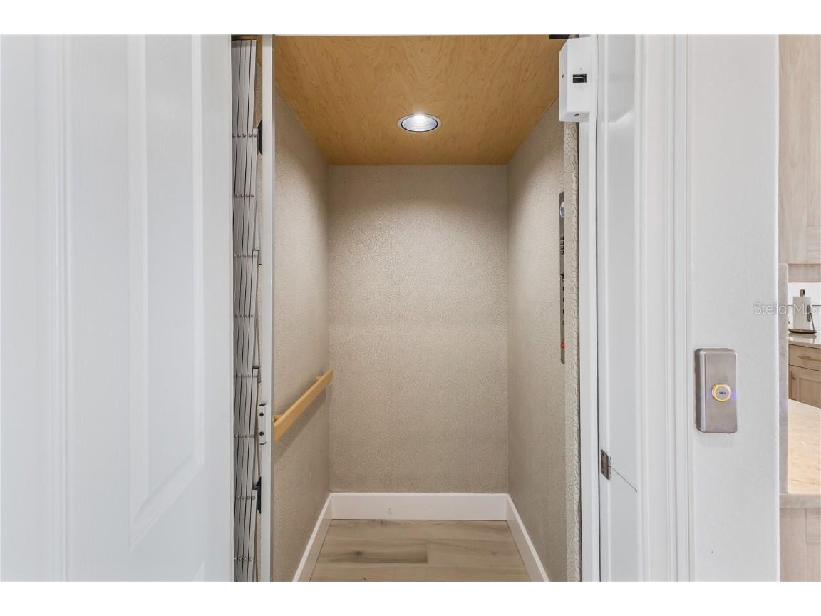 8008 Midnight Pass Road Sarasota FL 34242 - HERON LAGOON A4672889 image9