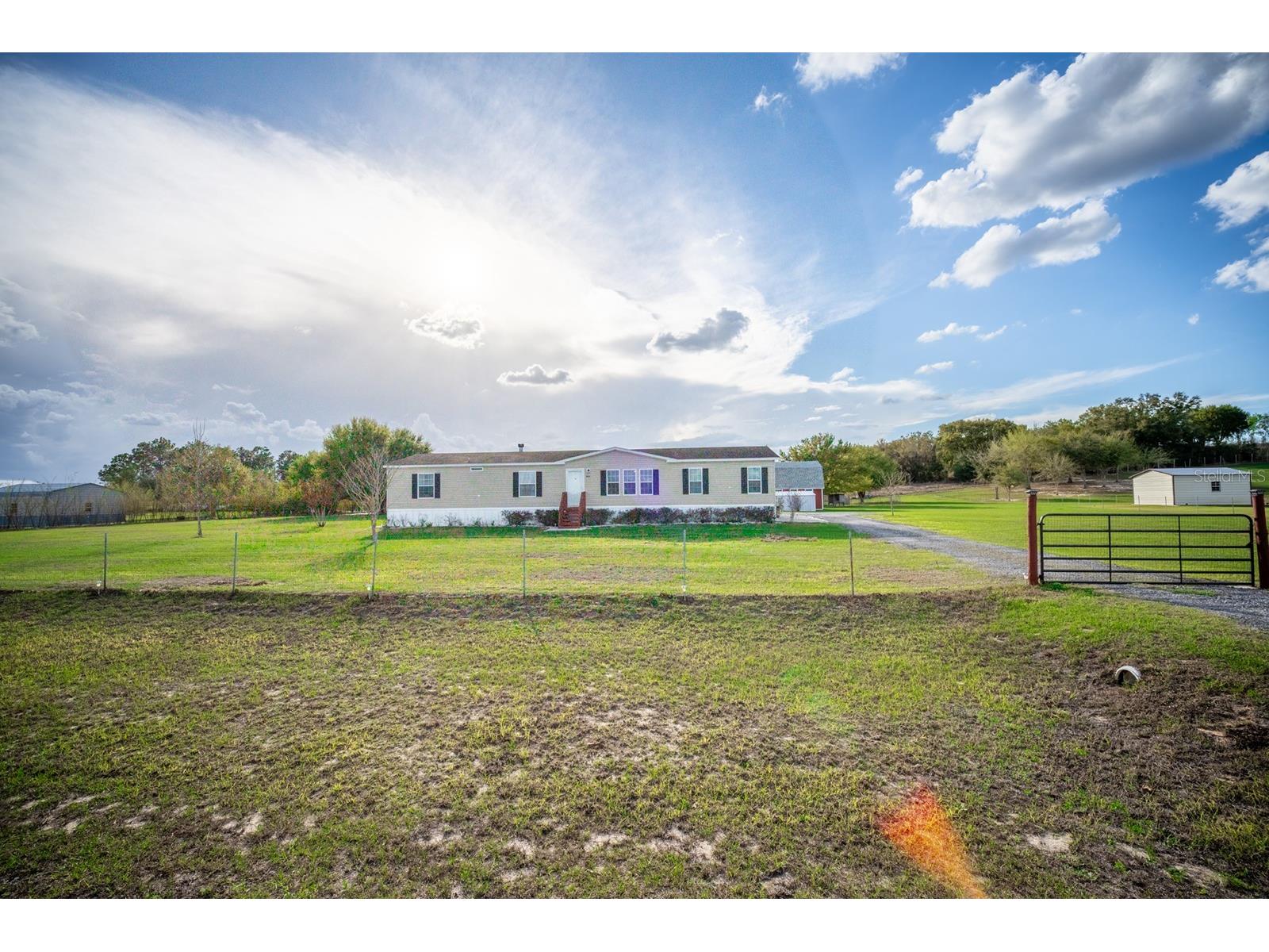 8009 Sergeant Pepper Dr Howey In The Hills FL 34737 - Blue Spring Lake G5108930 image1